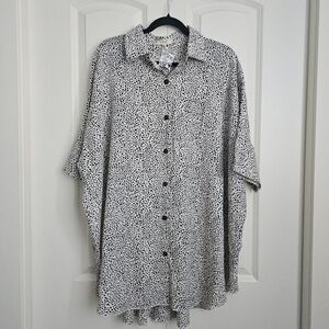 Easel Oversized Shirt Cover Up Animal Print Pattern SZ M Button Up NWOT